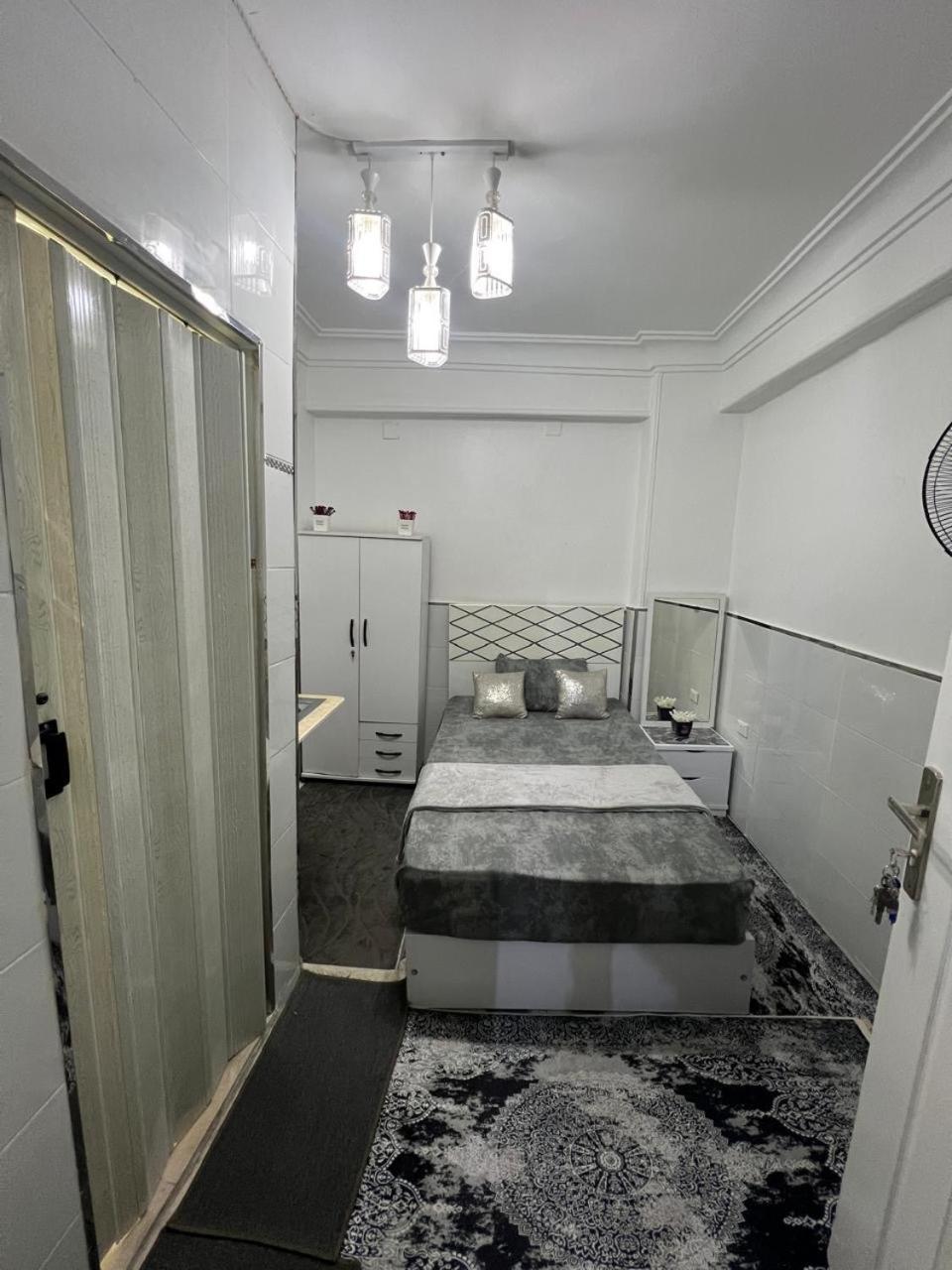 Studio Apartment *