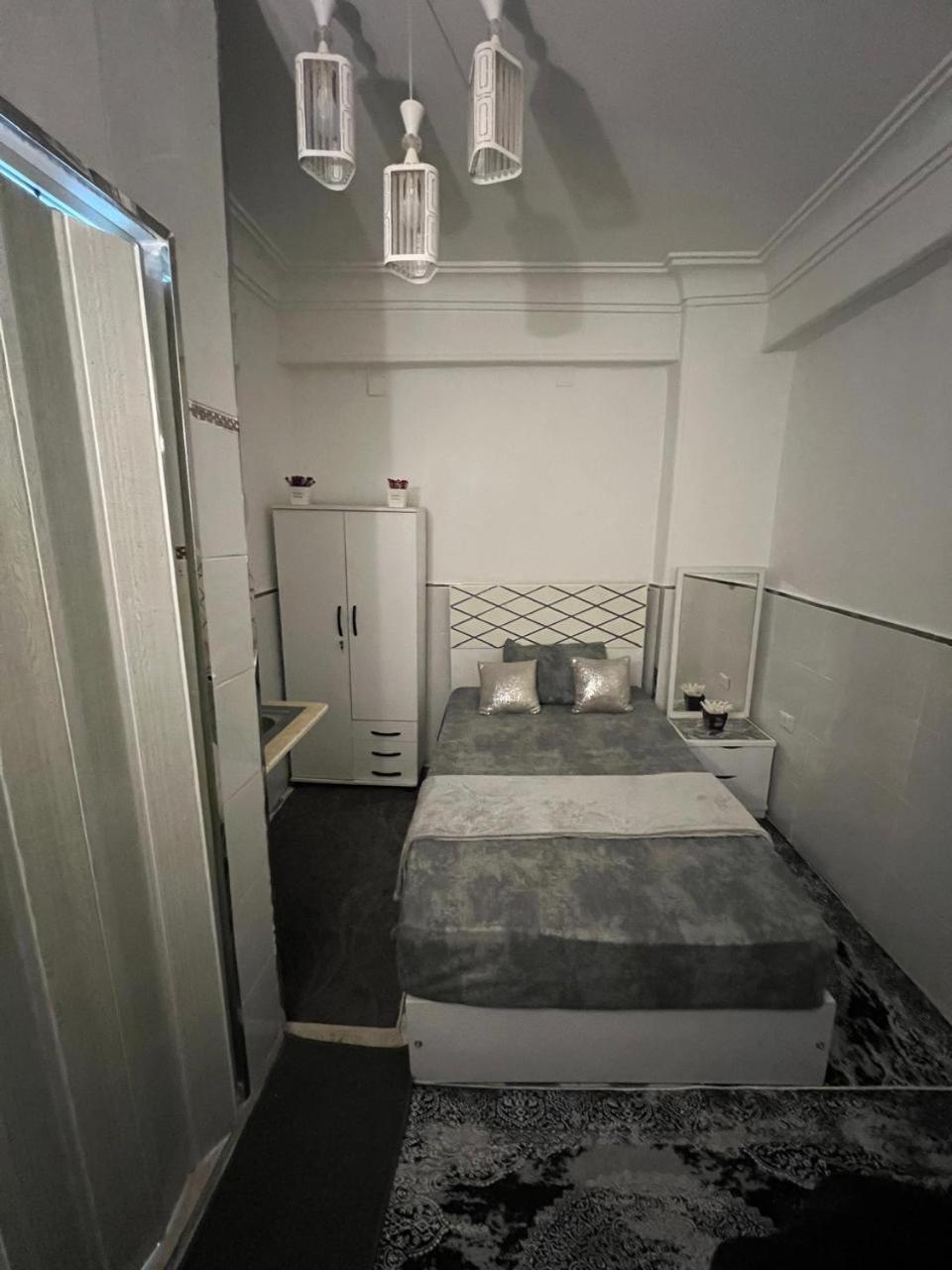 Studio Apartment *