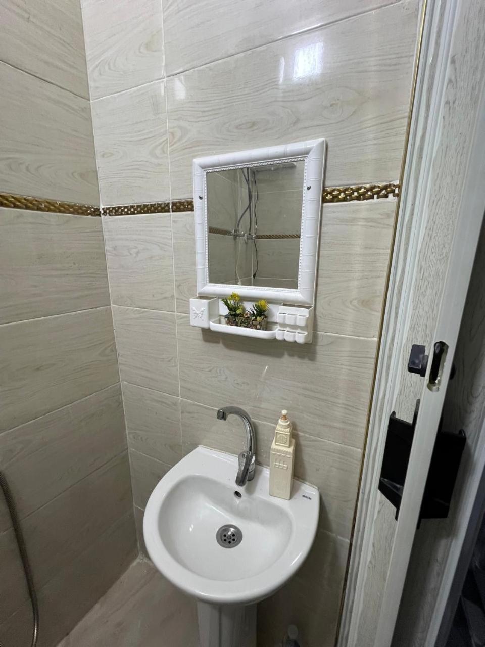 Studio Apartment *